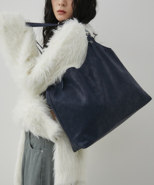 Aunt Marie's（アントマリーズ）の「ハトメストラップトートバッグ（トートバッグ・レディース・レッド/ブラック/ネイビー・FREE）」の19枚目の写真