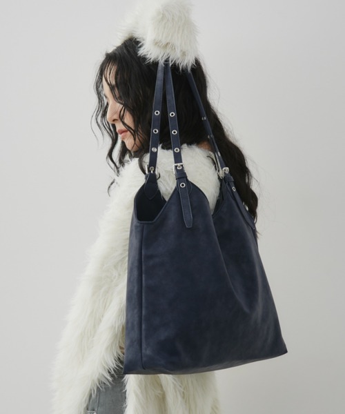 Aunt Marie's（アントマリーズ）の「ハトメストラップトートバッグ（トートバッグ・レディース・レッド/ブラック/ネイビー・FREE）」の14枚目の写真