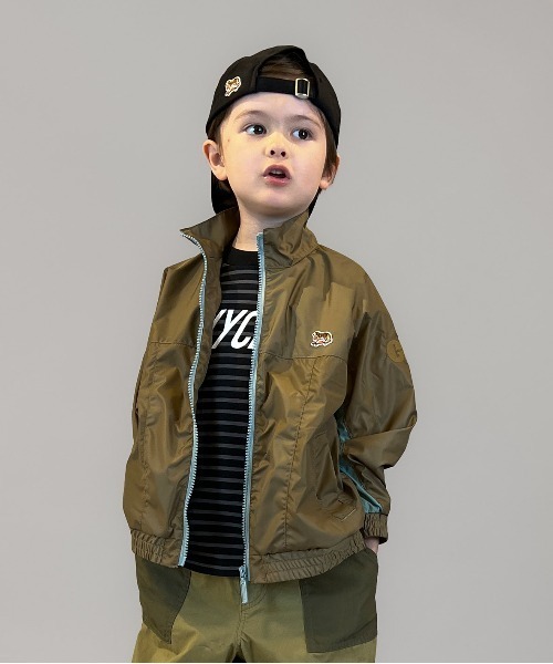 GROOVY COLORS(グルービーカラーズ)の「Recycled Polyester 2tone Zip Jacket(マウンテンパーカー・キッズ・ブラック/ベージュ・115/125)」の12枚目の写真