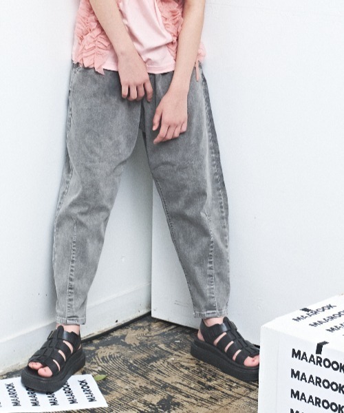 maarook(マルーク)の「接触冷感ハイブリーチデニムロングパンツ(デニムパンツ・キッズ・ネイビー/ブラック・140cm/150cm/160cm/170cm)」の2枚目の写真