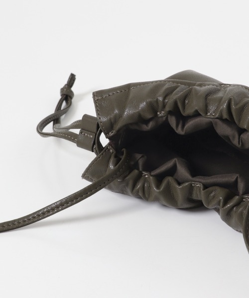 KBF（ケイビーエフ）の「ギャザーデザインミニBAG（ショルダーバッグ・レディース・ブラック/アイボリー/カーキ・ONE）」の9枚目の写真