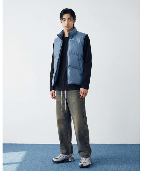 APOSTROPHE COMMA(アポストロフィコンマ)の「グロッシーレザーダウンベスト_ブルー(ダウンベスト・メンズ・その他・SMALL/MEDIUM/LARGE)」の1枚目の写真