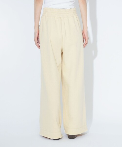 maturely(マチュアリー)の「maturely / ヘム カットオフ フレア ジャージー(スウェットパンツ・レディース・ベージュ/ブラック・0/1)」の5枚目の写真