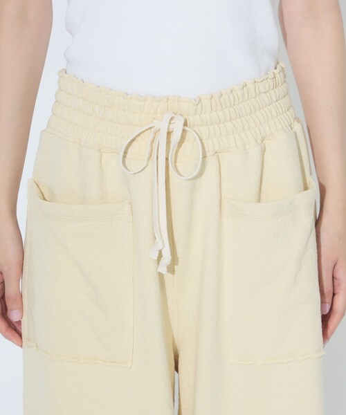 maturely(マチュアリー)の「maturely / ヘム カットオフ フレア ジャージー(スウェットパンツ・レディース・ベージュ/ブラック・0/1)」の4枚目の写真