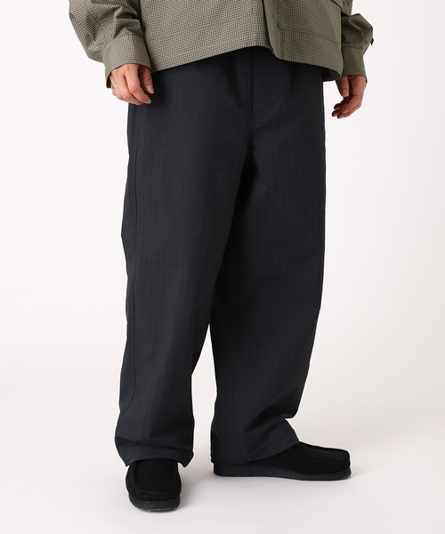 DAIWA PIER39（ダイワピア39）の「TECH EASY TROUSERS HERRINGBONE BP-53026（その他パンツ・メンズ・オフホワイト/チャコールグレー・X-LARGE/SMALL/LARGE/MEDIUM）」の3枚目の写真