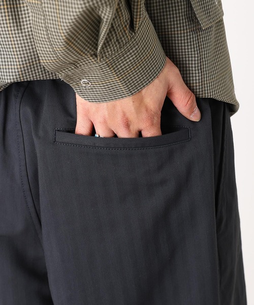 DAIWA PIER39（ダイワピア39）の「TECH EASY TROUSERS HERRINGBONE BP-53026（その他パンツ・メンズ・オフホワイト/チャコールグレー・X-LARGE/SMALL/LARGE/MEDIUM）」の7枚目の写真