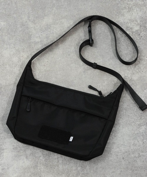 BAYFLOW（ベイフロー）の「【BLACK BAG COLLECTION】クロスボディショルダーバッグ（ショルダーバッグ・メンズ・ブラック・FREE）」の4枚目の写真