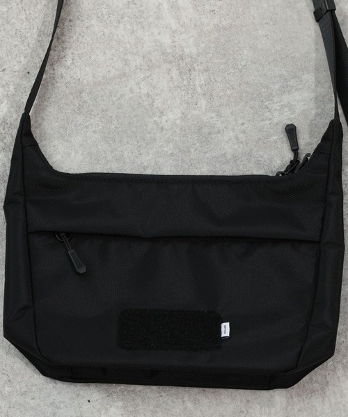 BAYFLOW（ベイフロー）の「【BLACK BAG COLLECTION】クロスボディショルダーバッグ（ショルダーバッグ・メンズ・ブラック・FREE）」の5枚目の写真