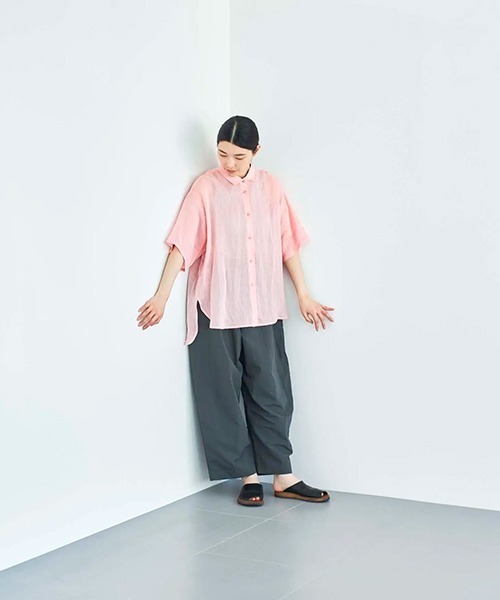 ata(アタ)の「ata shirts 2. / ラミー半袖オーバーシャツ(シャツ/ブラウス・レディース・ネイビー/サックスブルー/ホワイト/ピンク・MEDIUM)」の18枚目の写真