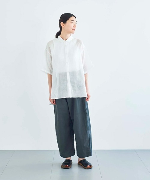 ata(アタ)の「ata shirts 2. / ラミー半袖オーバーシャツ(シャツ/ブラウス・レディース・ネイビー/サックスブルー/ホワイト/ピンク・MEDIUM)」の21枚目の写真