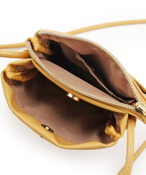 SHOO・LA・RUE（シューラルー）の「2層ミニショルダーバッグ（ショルダーバッグ・レディース・アイボリー/ブラック/ライトベージュ/イエロー・00）」の12枚目の写真