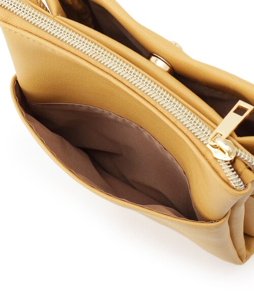 SHOO・LA・RUE（シューラルー）の「2層ミニショルダーバッグ（ショルダーバッグ・レディース・アイボリー/ブラック/ライトベージュ/イエロー・00）」の8枚目の写真