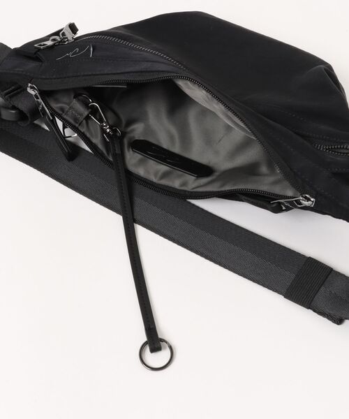 W&.Day/Night(ダブルアンド デイナイト)の「ウエストバッグ キルッコ コレクション 3L シースルーポケット 19142(ボディバッグ/ウエストポーチ・レディース・ライトグレー系/ブラック・FREE)」の7枚目の写真