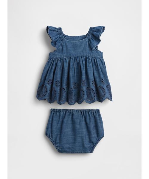 GAP（ギャップ）の「デニム アイレット コーデセット (ベビー)（セットアップ・キッズ・インディゴブルー・90cm/80ｃｍ/70cm/60cm）」の2枚目の写真