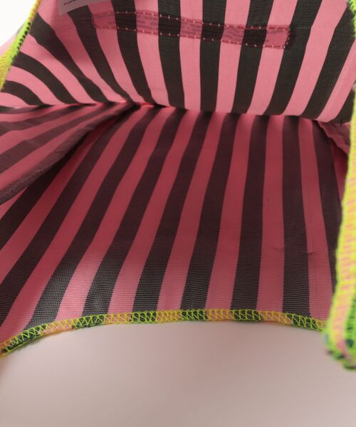 PUEBCO（プエブコ）の「SCHOOL TIE FABRIC SMALL BAG / Dark GreenxPink（エコバッグ/サブバッグ・メンズ・グリーン×ピンク・ONE SIZE）」の4枚目の写真