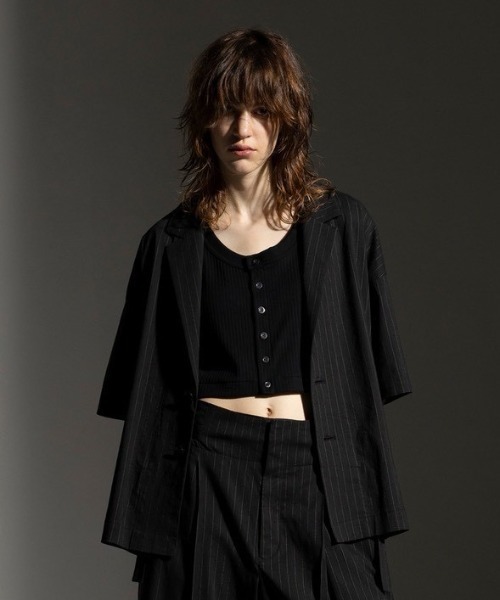 ROBES&CONFECTIONS(ローブスコンフェクションズ)の「Robes & Confections/ローブス&コンフェクションズ/ストレッチリネンコットン ピンストライプSS ジャケット/W(テーラードジャケット・レディース・ネイビー/その他3/ブラック・1)」の2枚目の写真