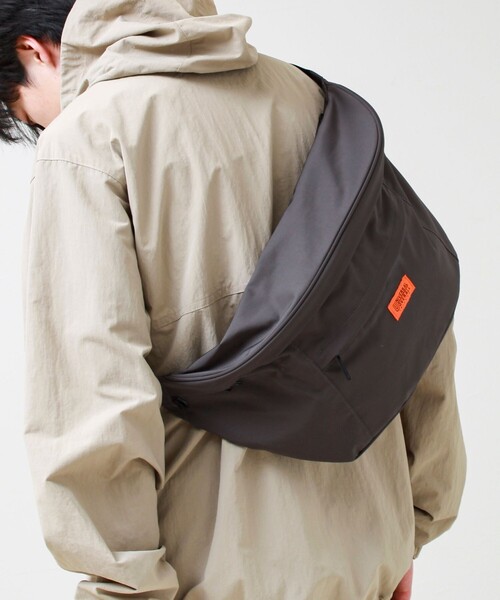 UNIVERSAL OVERALL(ユニバーサルオーバーオール)の「【UNIVERSAL OVERALL】BIG HIP PACK(ショルダーバッグ・メンズ・ブラック/オリーブ/チャコールグレー・FREE)」の3枚目の写真