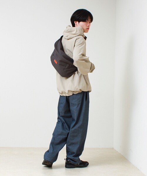 UNIVERSAL OVERALL(ユニバーサルオーバーオール)の「【UNIVERSAL OVERALL】BIG HIP PACK(ショルダーバッグ・メンズ・ブラック/オリーブ/チャコールグレー・FREE)」の7枚目の写真
