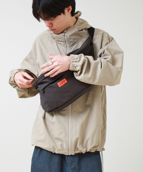 UNIVERSAL OVERALL(ユニバーサルオーバーオール)の「【UNIVERSAL OVERALL】BIG HIP PACK(ショルダーバッグ・メンズ・ブラック/オリーブ/チャコールグレー・FREE)」の8枚目の写真