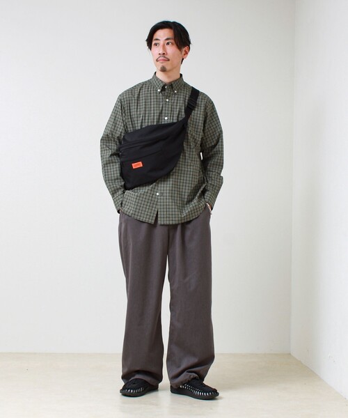 UNIVERSAL OVERALL(ユニバーサルオーバーオール)の「【UNIVERSAL OVERALL】BIG HIP PACK(ショルダーバッグ・メンズ・ブラック/オリーブ/チャコールグレー・FREE)」の15枚目の写真