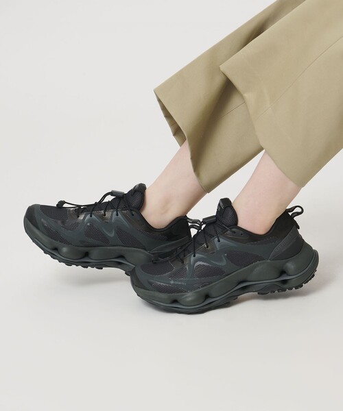 MERRELL（メレル）の「＜MERRELL＞ SPEED ARC MARIS GTX（スニーカー・レディース・ブラック・24cm/24.5cm/25.5cm/25cm/23.5cm）」の4枚目の写真