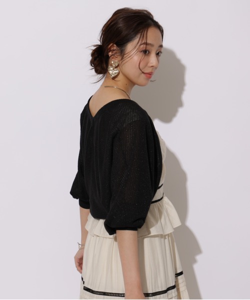 JUSGLITTY(ジャスグリッティー)の「シャイニー柄編みボレロ(ニット/セーター・レディース・ブラック/ライトイエロー/ピンク/ホワイト・2)」の2枚目の写真