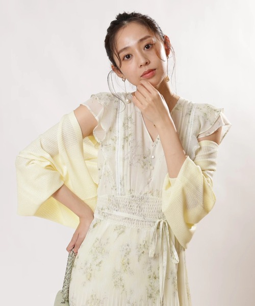 JUSGLITTY(ジャスグリッティー)の「シャイニー柄編みボレロ(ニット/セーター・レディース・ブラック/ライトイエロー/ピンク/ホワイト・2)」の13枚目の写真