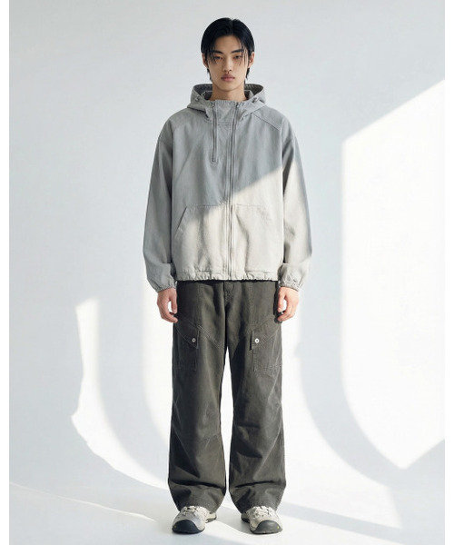 APOSTROPHE COMMA(アポストロフィコンマ)の「ツーネックコットンウォッシングフードジップアップジャケット_ダークグレー(ナイロンジャケット・メンズ・その他・SMALL/MEDIUM/LARGE)」の2枚目の写真