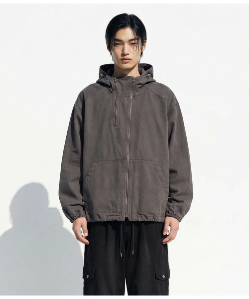 APOSTROPHE COMMA(アポストロフィコンマ)の「ツーネックコットンウォッシングフードジップアップジャケット_ダークグレー(ナイロンジャケット・メンズ・その他・SMALL/MEDIUM/LARGE)」の5枚目の写真