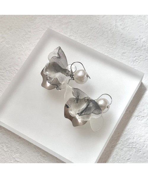 tone(トーン)の「【Agaro】No.507 ニュアンス フラワー パール ピアス(MA)(ピアス(両耳用)・レディース・シルバー・FREE)」の5枚目の写真