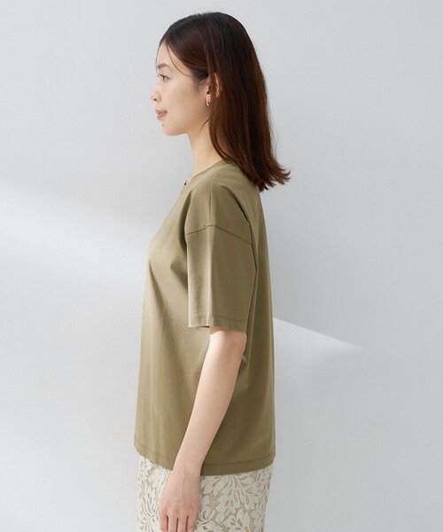 UNTITLED(アンタイトル)の「【UV/接触冷感/消臭/抗菌防臭】ベーシックTシャツ(Tシャツ/カットソー・レディース・ホワイト/ナチュラル/カーキ・02/01/00/50/48/44/04/03)」の18枚目の写真