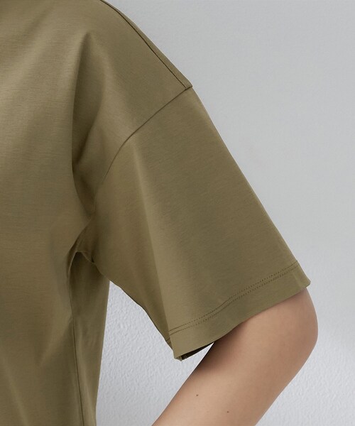 UNTITLED(アンタイトル)の「【UV/接触冷感/消臭/抗菌防臭】ベーシックTシャツ(Tシャツ/カットソー・レディース・ホワイト/ナチュラル/カーキ・02/01/00/50/48/44/04/03)」の21枚目の写真
