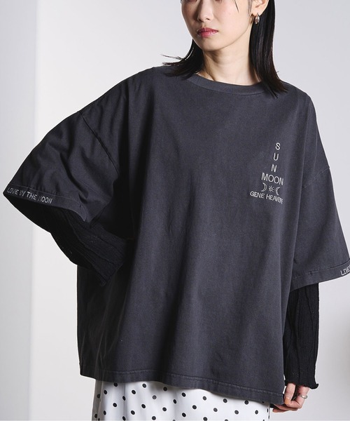 ROSE BUD(ローズバッド)の「(GENE HEAVENS)EMBROIDERY TEE(Tシャツ/カットソー・レディース・チャコールグレー/オフホワイト・ONE SIZE)」の2枚目の写真