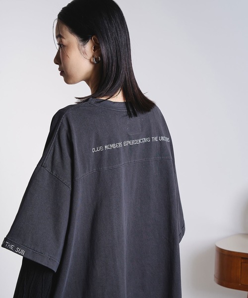 ROSE BUD(ローズバッド)の「(GENE HEAVENS)EMBROIDERY TEE(Tシャツ/カットソー・レディース・チャコールグレー/オフホワイト・ONE SIZE)」の4枚目の写真
