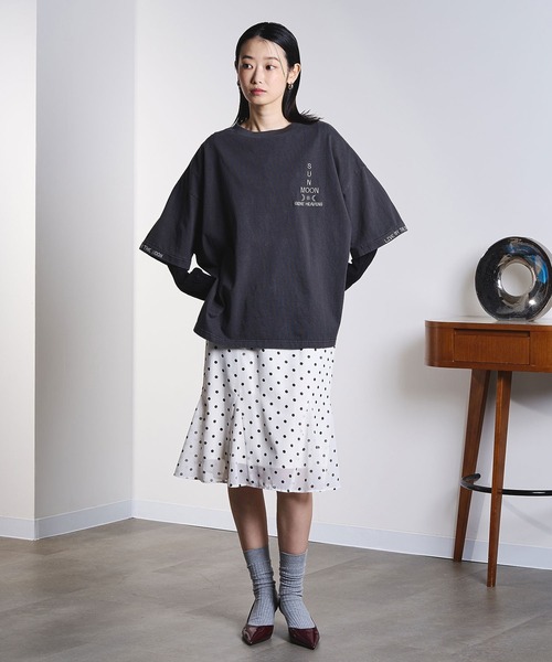 ROSE BUD(ローズバッド)の「(GENE HEAVENS)EMBROIDERY TEE(Tシャツ/カットソー・レディース・チャコールグレー/オフホワイト・ONE SIZE)」の8枚目の写真