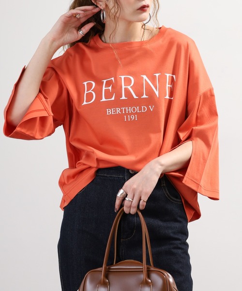 BRODIAEA(ブローディア)の「BRODIAEA BERNEロゴプリント スリット5分袖スムースTシャツ 日本製(Tシャツ/カットソー・レディース・オレンジ・40)」の1枚目の写真