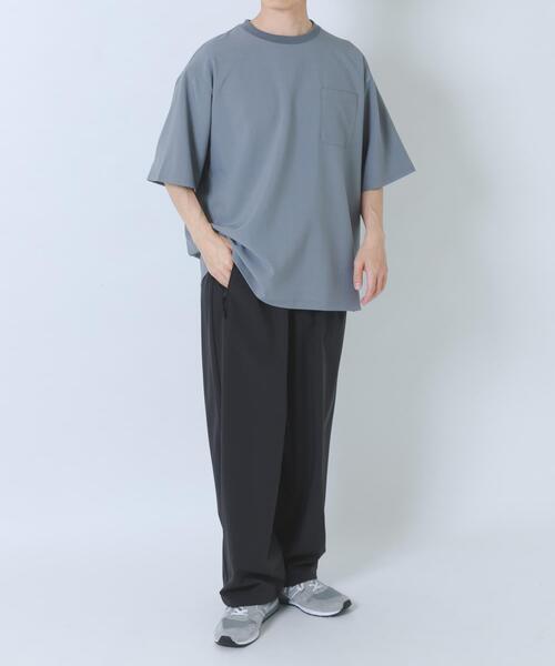 ITEMS URBANRESEARCH(アイテムズ アーバンリサーチ)の「2wayストレッチクルーネック布帛Tシャツ(Tシャツ/カットソー・メンズ・ネイビー/ベージュ/グレー/ブラック・LARGE/MEDIUM)」の18枚目の写真
