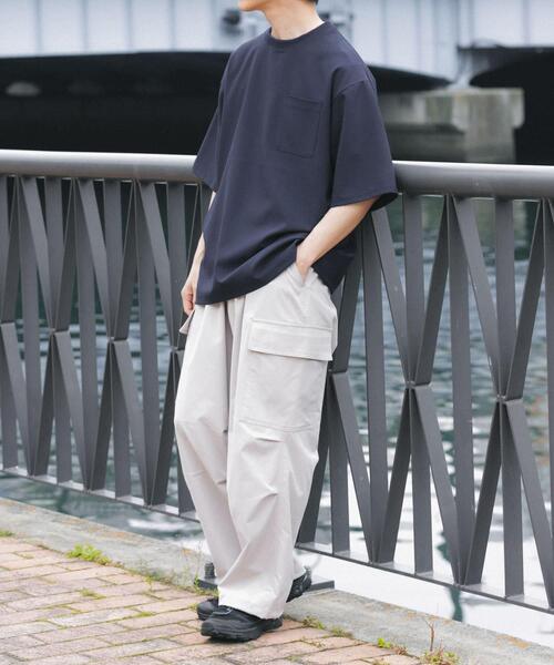 ITEMS URBANRESEARCH（アイテムズ アーバンリサーチ）の「2wayストレッチクルーネック布帛Tシャツ（Tシャツ/カットソー・メンズ・ネイビー/ベージュ/グレー/ブラック・LARGE/MEDIUM）」の11枚目の写真