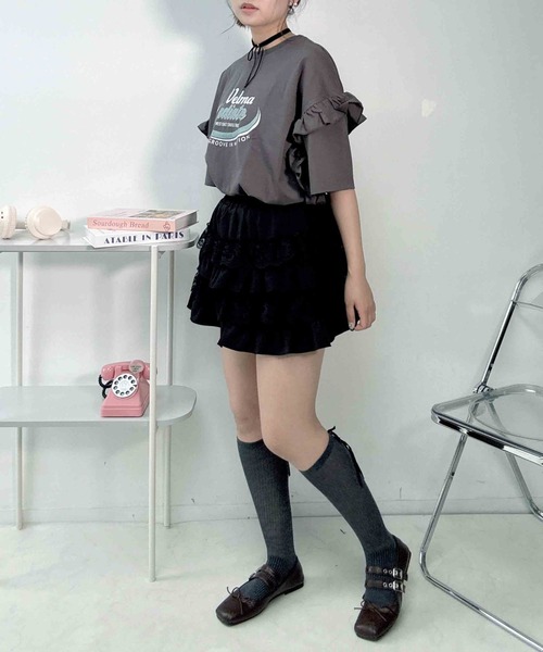 AS KNOW AS plus（アズノゥアズプラス）の「○袖フリルとロゴデザイン ビッグサイズT（Tシャツ/カットソー・レディース・ブラック/チャコールグレー/オフホワイト・FREE）」の13枚目の写真
