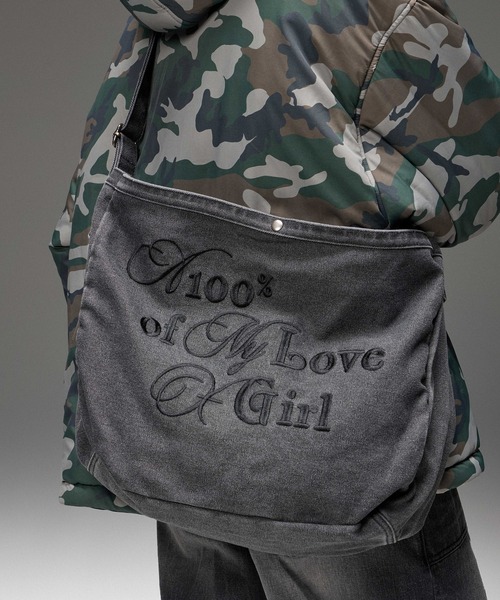 X-girl(エックスガール)の「MIX FONT LOGO FADED SHOULDER BAG(ショルダーバッグ・レディース・ブラウン/ブラック・ONE SIZE)」の2枚目の写真