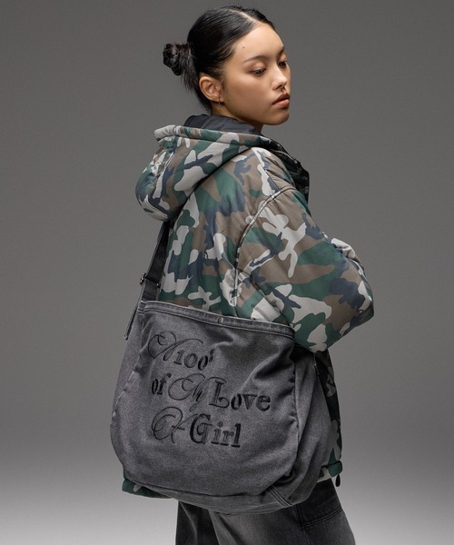 X-girl(エックスガール)の「MIX FONT LOGO FADED SHOULDER BAG(ショルダーバッグ・レディース・ブラウン/ブラック・ONE SIZE)」の15枚目の写真