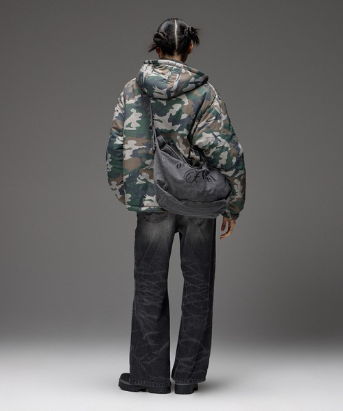 X-girl(エックスガール)の「MIX FONT LOGO FADED SHOULDER BAG(ショルダーバッグ・レディース・ブラウン/ブラック・ONE SIZE)」の17枚目の写真