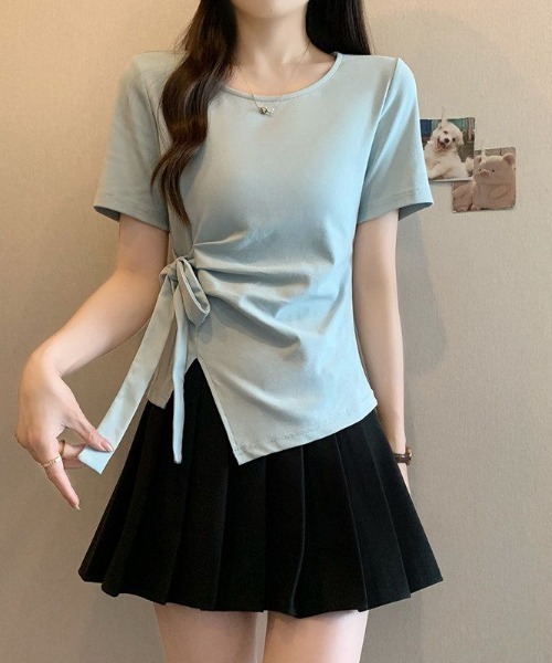 AMAJI（アマジ）の「不規則デザイントップス　ウエストリボン付き　ノースリーブ（Tシャツ/カットソー・レディース・ライトブルー/ブラック/ホワイト・MEDIUM/LARGE/X-LARGE）」の3枚目の写真