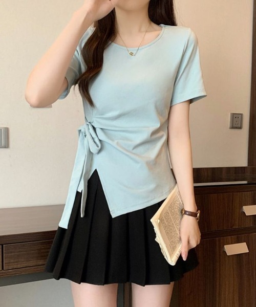 AMAJI（アマジ）の「不規則デザイントップス　ウエストリボン付き　ノースリーブ（Tシャツ/カットソー・レディース・ライトブルー/ブラック/ホワイト・MEDIUM/LARGE/X-LARGE）」の5枚目の写真
