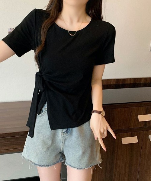 AMAJI（アマジ）の「不規則デザイントップス　ウエストリボン付き　ノースリーブ（Tシャツ/カットソー・レディース・ライトブルー/ブラック/ホワイト・MEDIUM/LARGE/X-LARGE）」の6枚目の写真