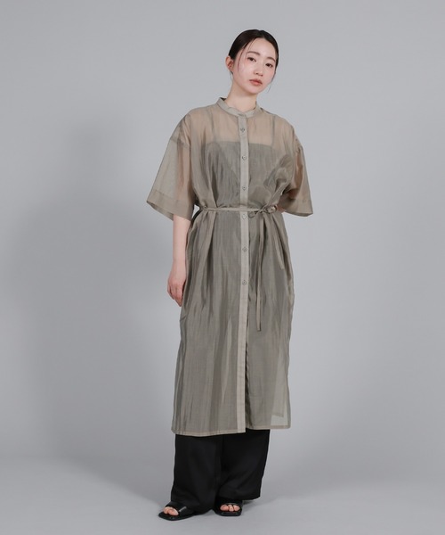 select MOCA Et(セレクトモカエト)の「【Et】Half-sleeve Band Collar Sheer Shirt Onepiece(シャツワンピース・レディース・グレー/グレイッシュベージュ/アイボリー・FREE)」の3枚目の写真