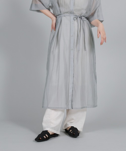 select MOCA Et(セレクトモカエト)の「【Et】Half-sleeve Band Collar Sheer Shirt Onepiece(シャツワンピース・レディース・グレー/グレイッシュベージュ/アイボリー・FREE)」の9枚目の写真