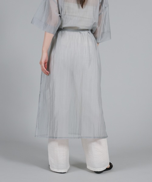 select MOCA Et(セレクトモカエト)の「【Et】Half-sleeve Band Collar Sheer Shirt Onepiece(シャツワンピース・レディース・グレー/グレイッシュベージュ/アイボリー・FREE)」の11枚目の写真