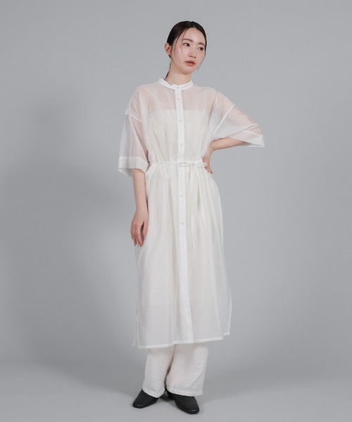 select MOCA Et(セレクトモカエト)の「【Et】Half-sleeve Band Collar Sheer Shirt Onepiece(シャツワンピース・レディース・グレー/グレイッシュベージュ/アイボリー・FREE)」の5枚目の写真