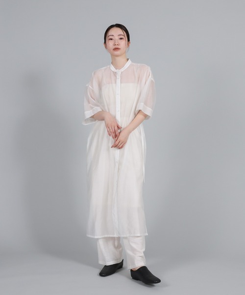 select MOCA Et(セレクトモカエト)の「【Et】Half-sleeve Band Collar Sheer Shirt Onepiece(シャツワンピース・レディース・グレー/グレイッシュベージュ/アイボリー・FREE)」の17枚目の写真
